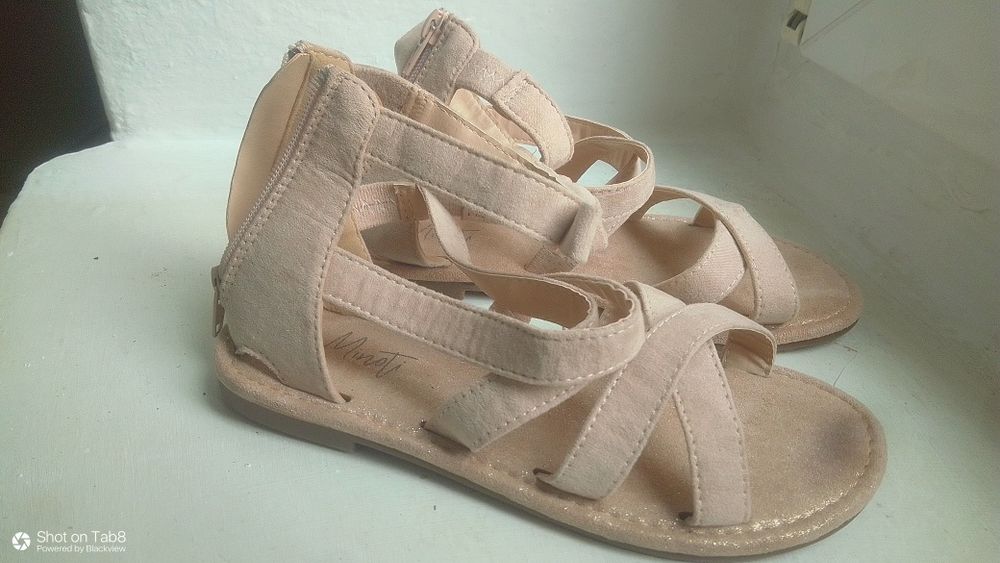 Buty, sandały, trampki ;)