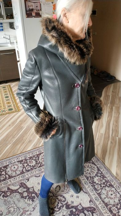 Добротная женская дублёнка