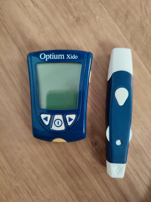 Glukometr firmy Abbott Optimum Xido