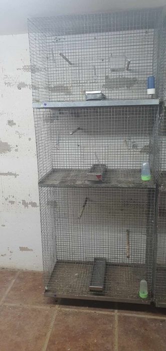 Gaiolas novas e usadas
