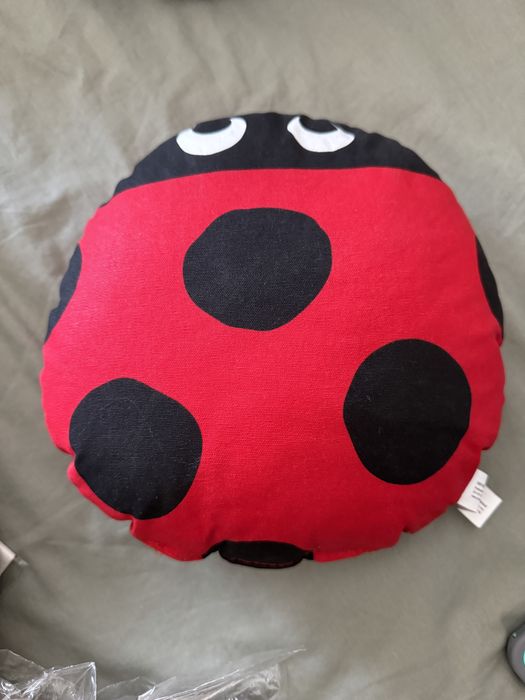 Almofada pequena Joaninha da loja Tiger