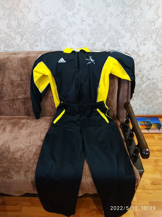 Продам спортивний костюм фірми Adidas