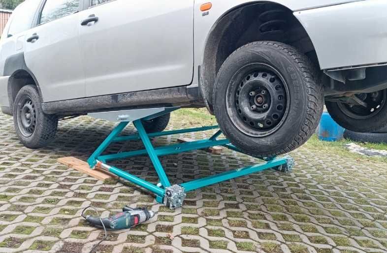 Mobilny Podnośnik Samochodowy Wahadłowy Uchylny 2000 KG Regulowany