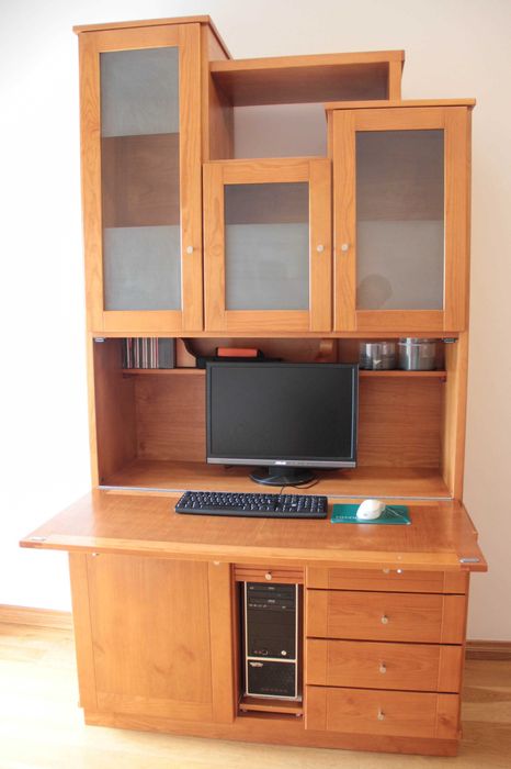 Escrivanhinha e móvel para computador