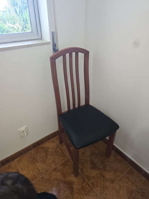 Cama, mesinhas e cómoda