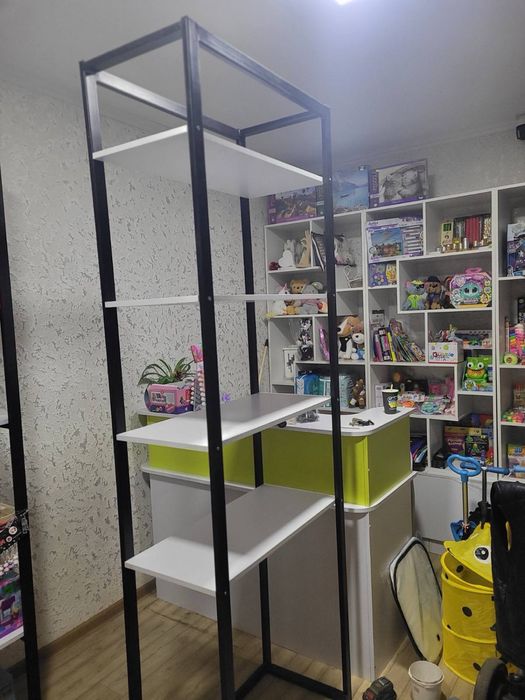 Продаж іграшок ,стелажів ,
