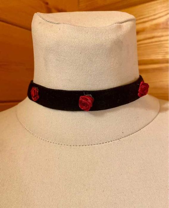 Choker naszyjnik aksamitka z różami nowa