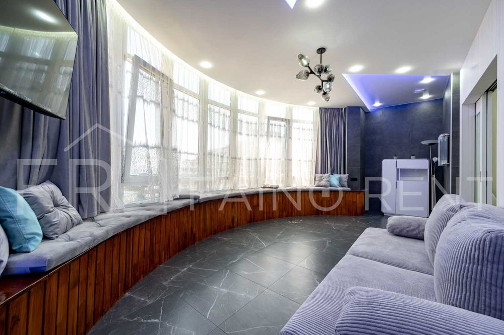 Панорамний вид моря, 2 спальнi + зала/5010