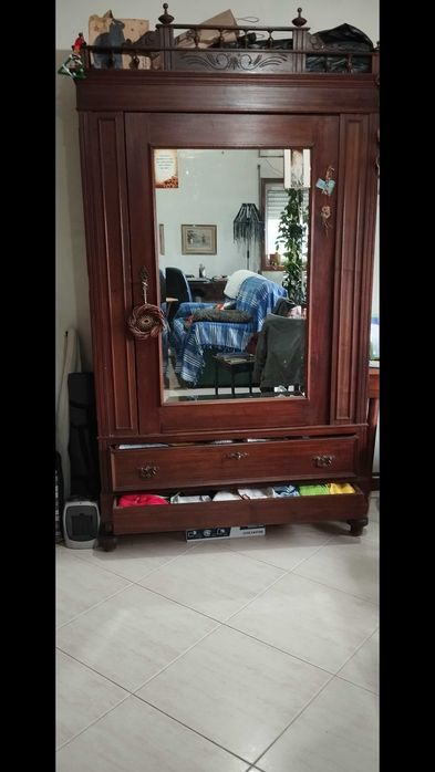 Roupeiro, original dos anos 30.