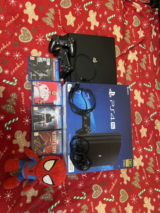PS4 Pro(1tb) +4 гри в комплекті