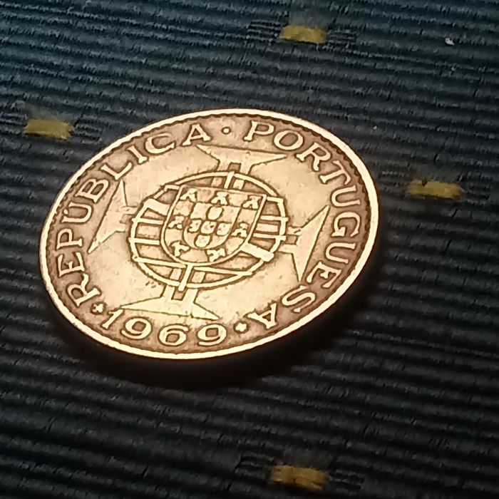 moeda 10.00 Angola 1969