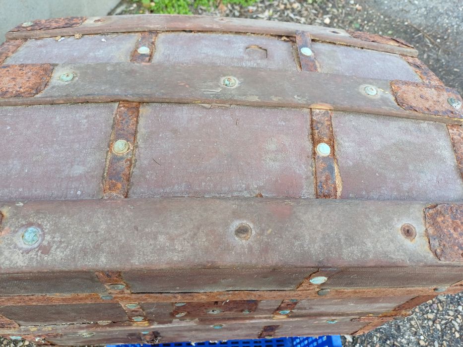 Arca antiga por restaurar