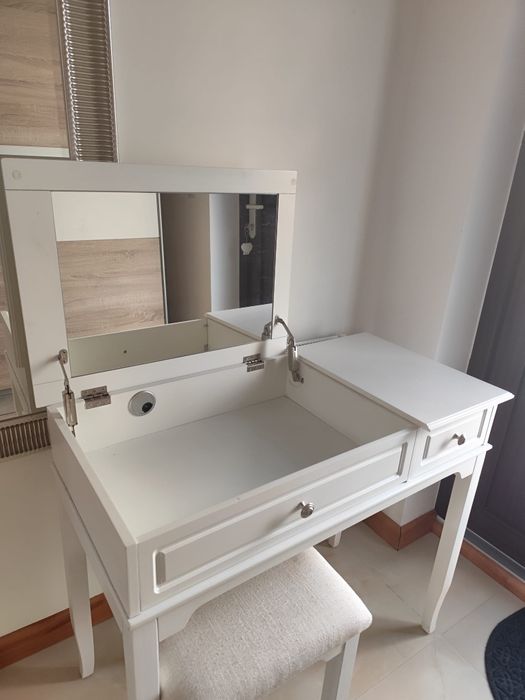 Stolik toaletka i taboret