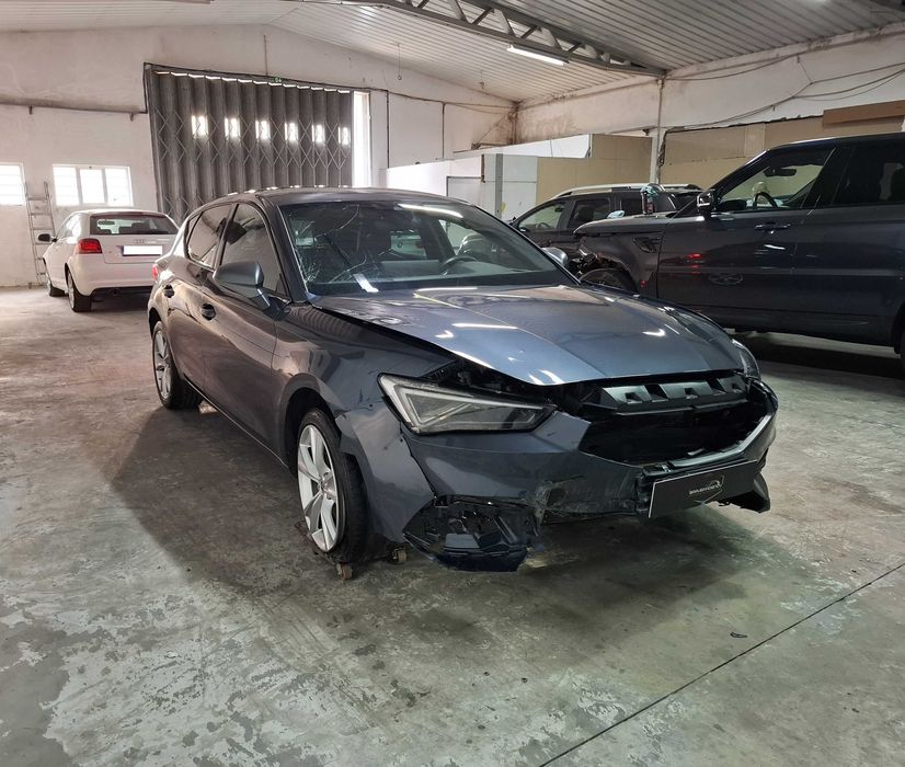 SEAT Leon 1.5 TSI e-Hybrid Plug-In FR DSG (204CV) Apenas 37 Mil kms Nacional de 2025 COM IVA DEUTIVEL INCLUIDO (LER DESCRIÇAO)