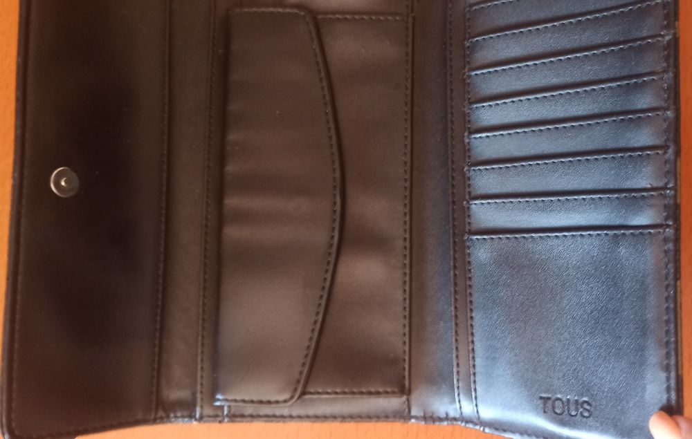 Porta moedas da Tous em ótimo estado de conservação.