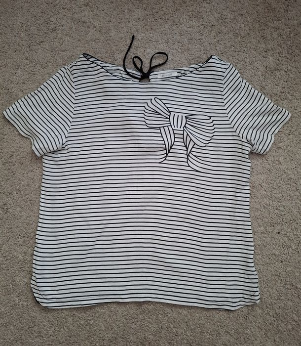 Bluzka w paski i z kokardą Promod