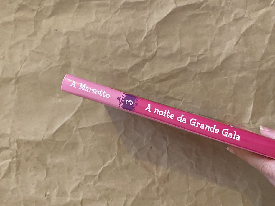 Livro juvenil da coleção Escola de Dança