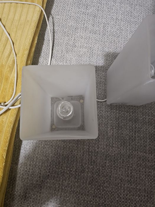 2 candeeiros de mesa de cabeceira ikea modelo descontinuado acompanha com as lâmpadas