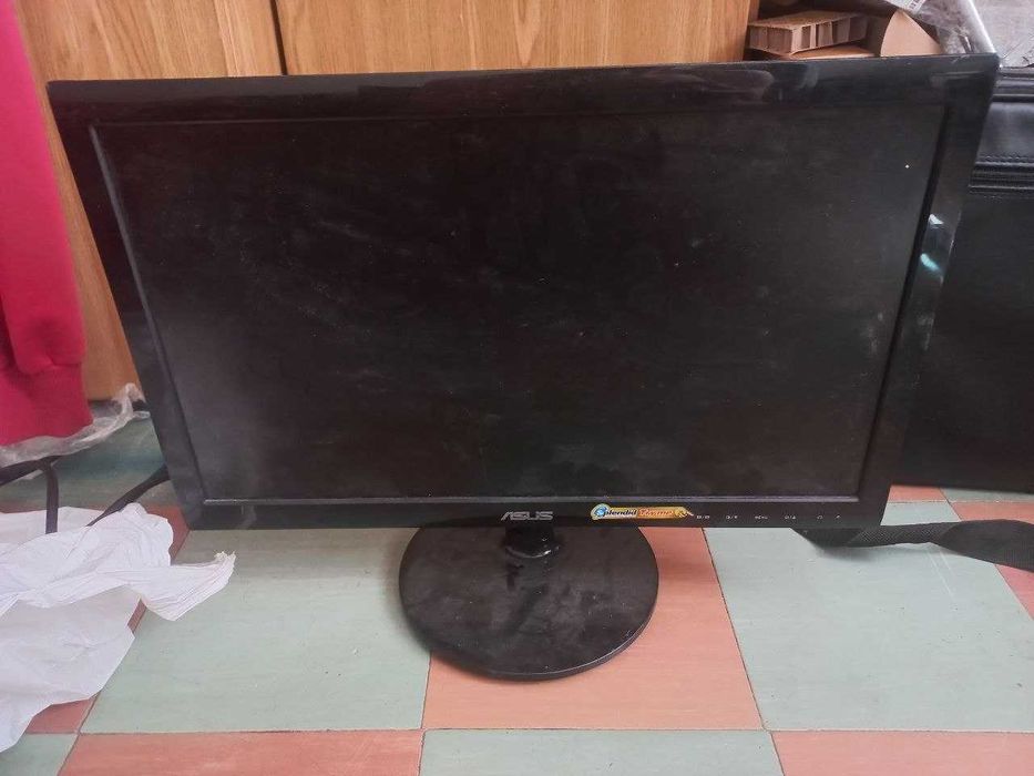Монитор Asus VS197 18.5" (1366x768) VGA рабочий