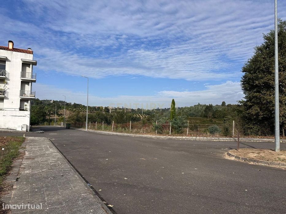 Vende-se 3 lotes de terreno urbano  na Urbanização Quinta da Regucha e — Santa Comba Dão E Couto Do Mosteiro, Viseu