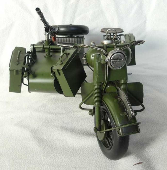 Duży Wojskowy MOTOR z koszem pojazd RETRO ruchome koła 38cm karabin