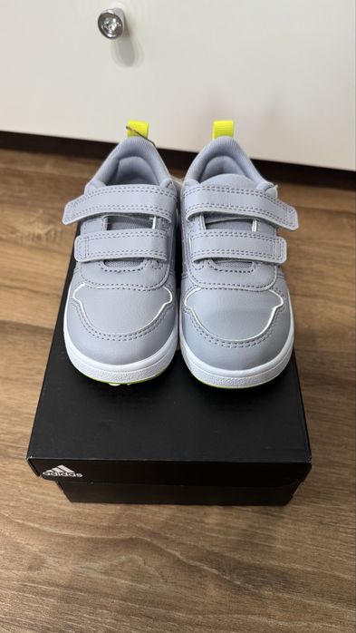 Buty dziecciece Adidas roz. 22 - 14 cm