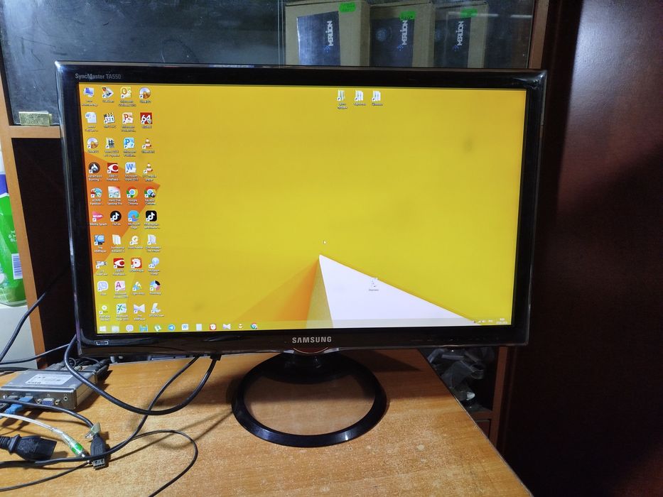 Б.в.монітор 24"+TV тюнер з пультом