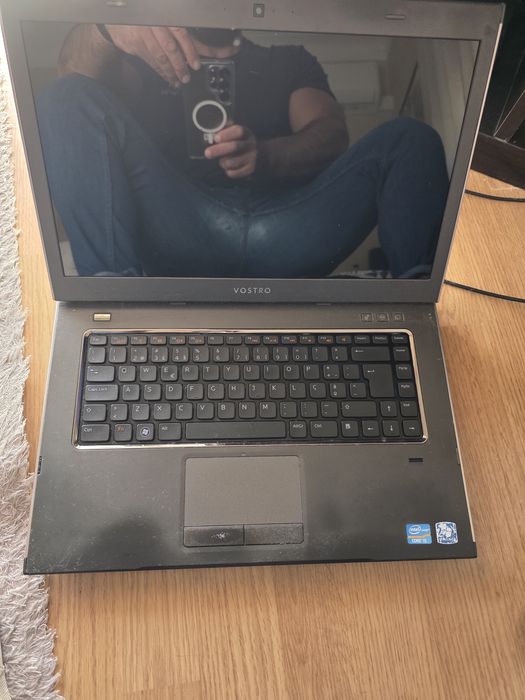 Portátil DELL VOSTRO 3560