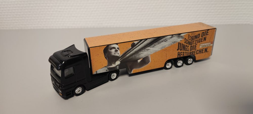 Колекція масштабних моделей авто вантажівок. Масштаб 1:87.