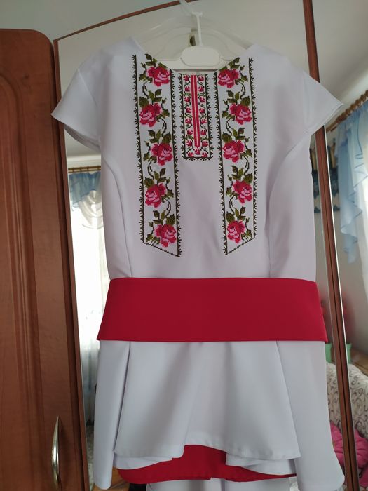 Блузка вишита, спідниця,пояс