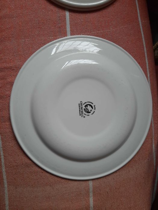 3 pratos supervidrados .novos.Churchill.Made in England.