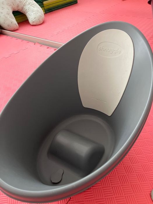 Banheira Shnuggle com suporte (para bebés até 12 meses)