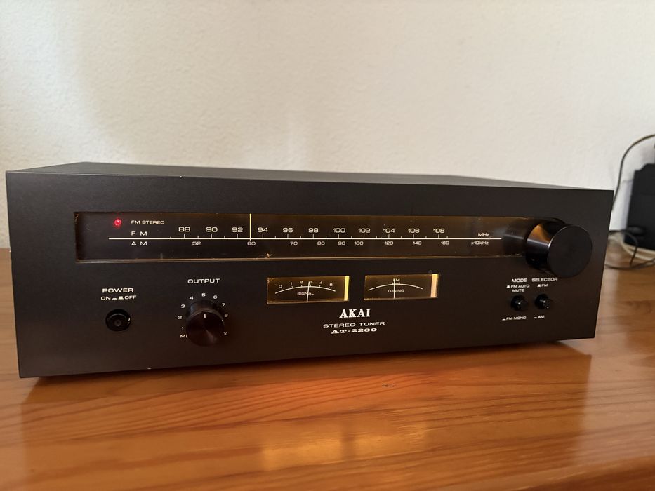 Receiver Akai AT-2200