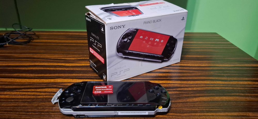 Zestaw Konsola PlayStation Portable + Gry i inne, Okazja !