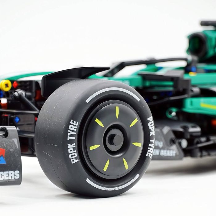 З Коробкою‼️ Конструктор Technic Болід F1 Aston Martin AMR - Лего 1:1
