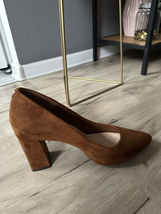 Buty na obcasie.
