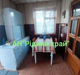 Дешево продається капітальна 2 пов. цегляна дача з ділянкою .