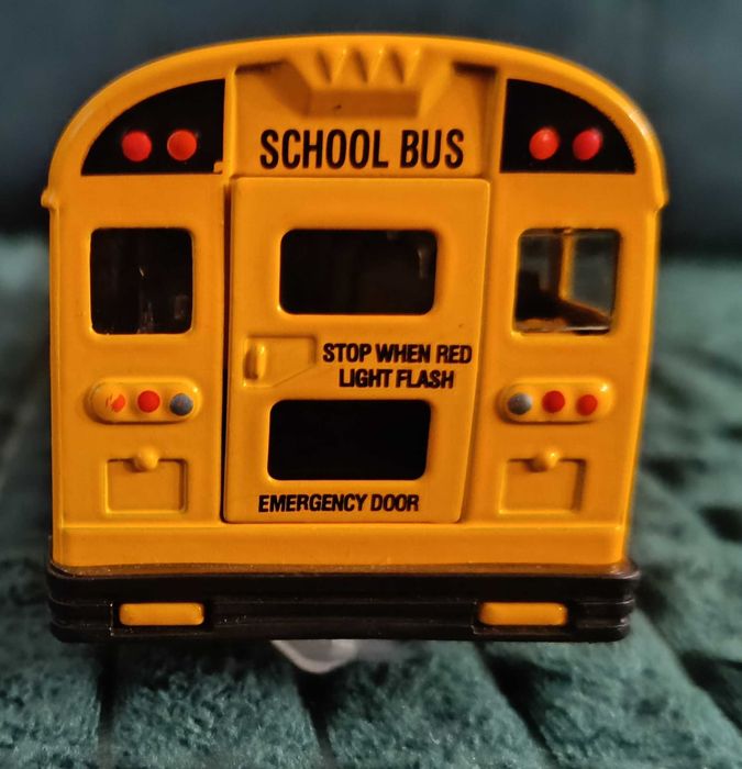 Autobus Szkolny Żółty Zabawka Otwierane Drzwi