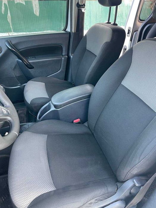 Автомобіль renault