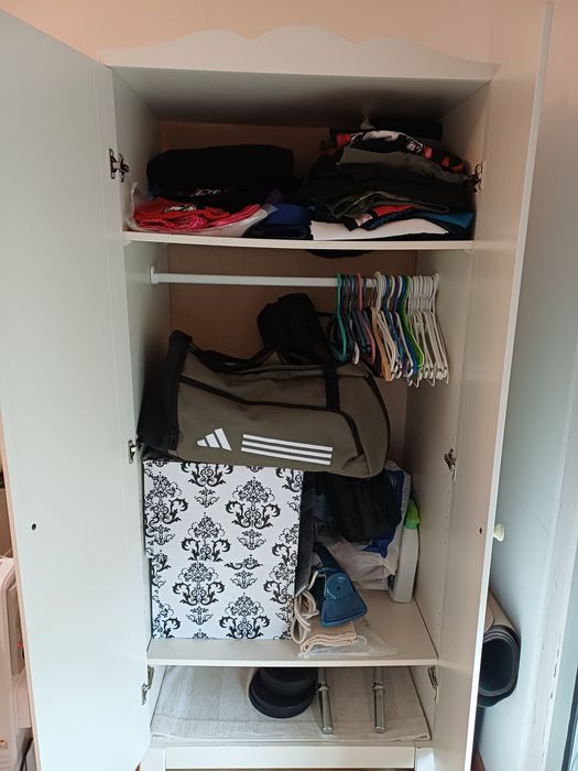 Roupeiro IKEA infantil