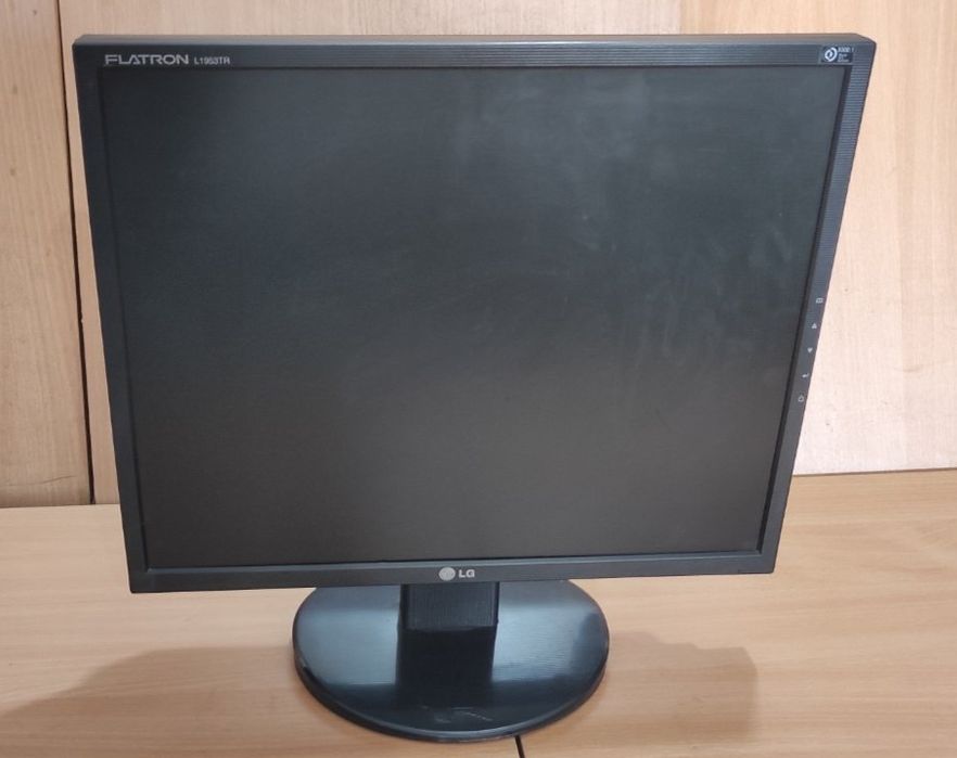 Монитор LG Flatron модель L 1953