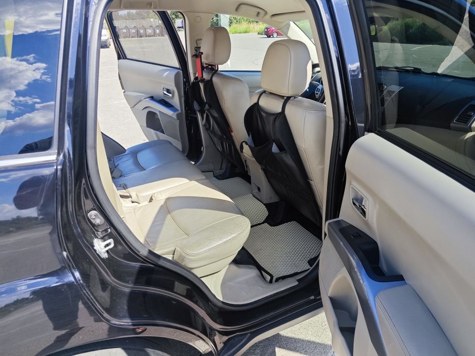 Mitsubishi Outlander 2 / 4x4 / 7 місць /