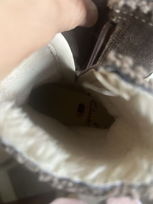 Демисезонные сапожки clarks 7 размер( 24)