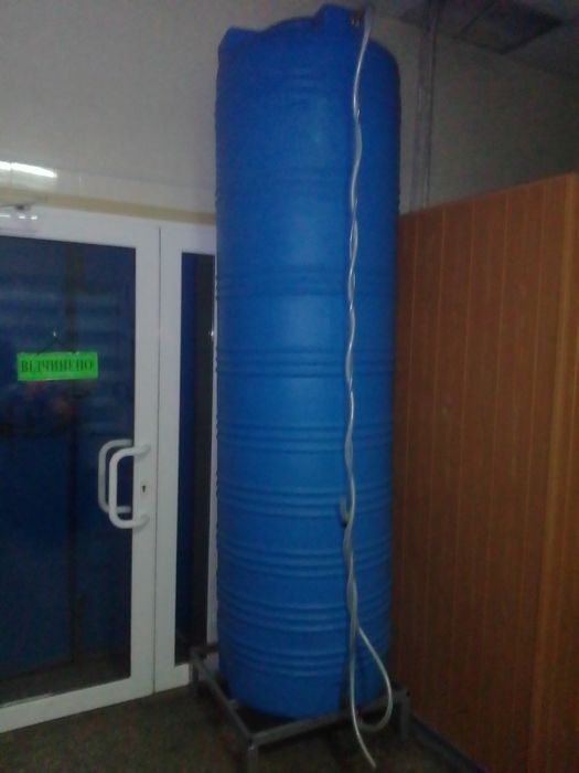 Продам бочку  і двигун