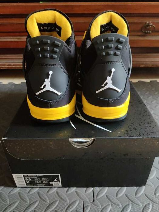 Jordan 4 Retro Thunder r.39