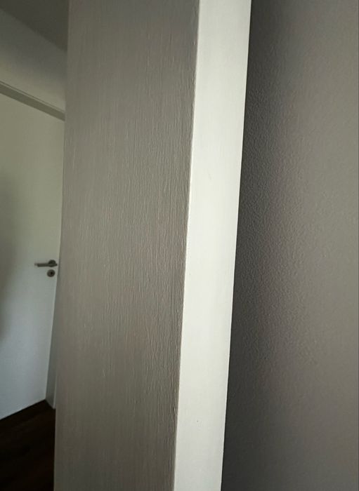 Espelho grande com moldura em madeira de carvalho pintada de branco
