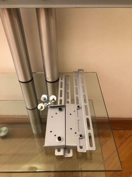 Móvel para TV em vidro transparente temperado