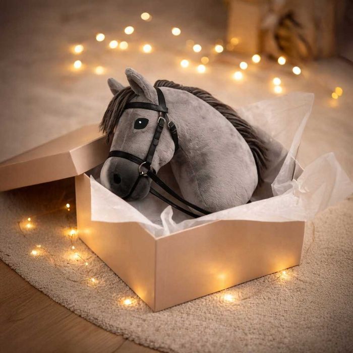 Koń na kiju Hobby Horse A3 z ogłowiem i lejcem szary