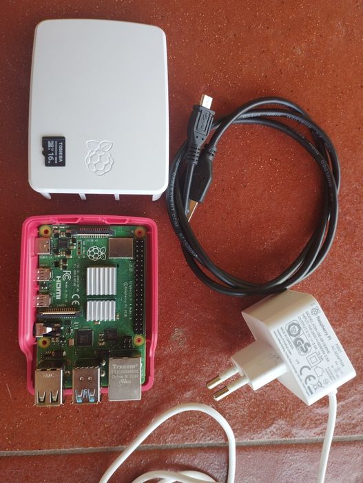 Raspberry PI 4 model B, 4MB, Wifi, microSD 16GB