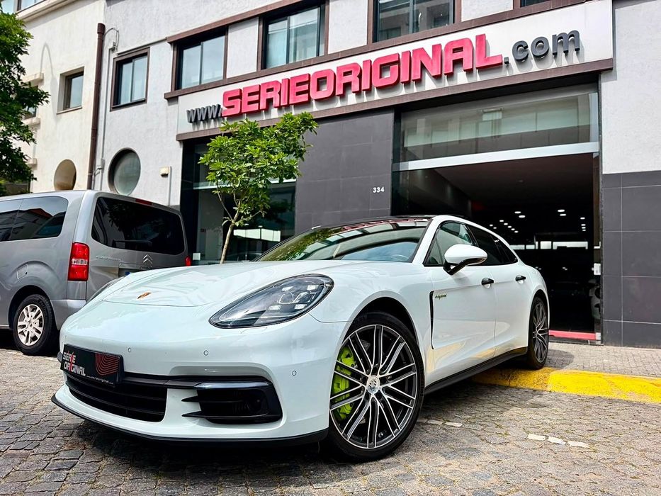 Porsche Panamera Sport Turismo 4 E-Hybrid